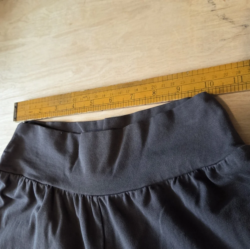 Matilda Jane Womens Gray Big Ruffle Pants Capris XS - Picture 9 of 12